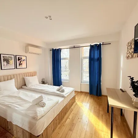 2 Bedroom The Quiet Luxury 3 شقة